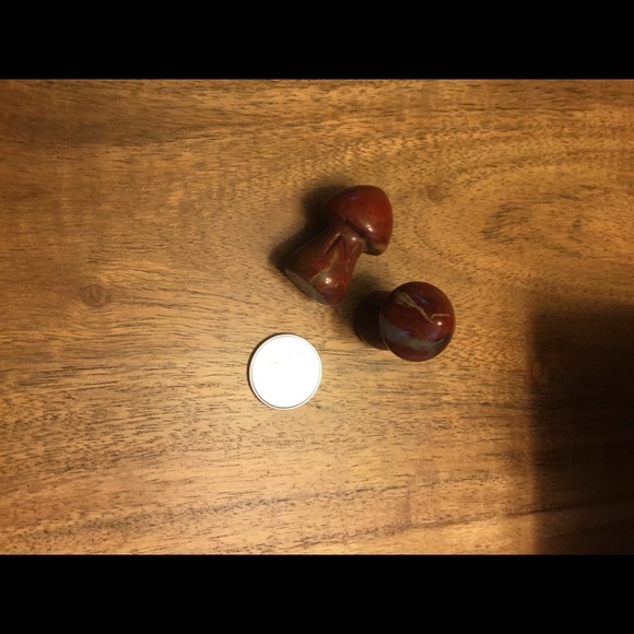 New! Carved agate mushrooms!  Great Christmas stocking stuffer! - Picture 4 of 4